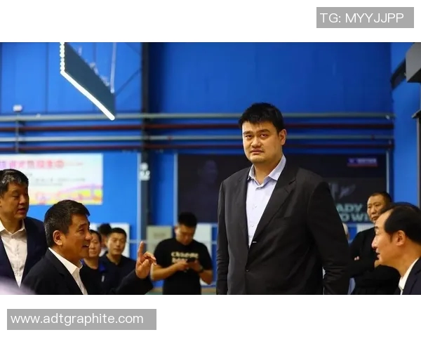 姚明在NBA赛场外展现歌唱才华引发球迷热议与关注