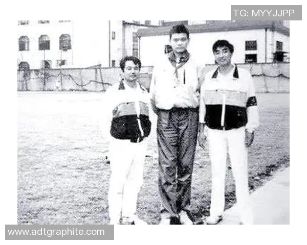 姚明与大郅的传奇篮球之路：从青涩少年到世界巨星的成长故事