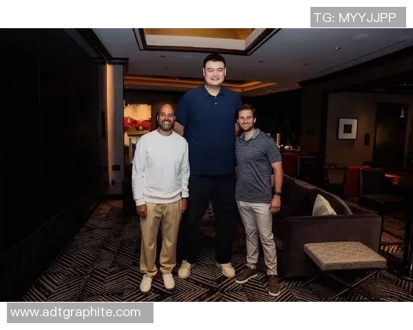 姚明与家人共享温馨晚餐的美好时光与健康饮食理念