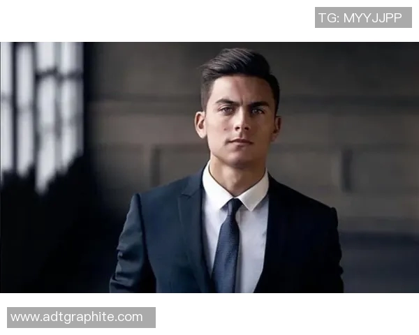 外国足球明星扎辫子风潮引发热议时尚与运动的完美结合