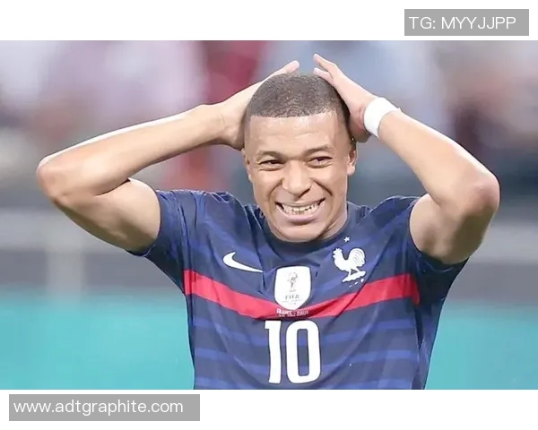 足球明星们的梦乡瞬间各异揭秘他们睡觉的独特姿势与习惯 足球明星们的梦乡瞬间各异揭秘他们睡觉的独特姿势与习惯