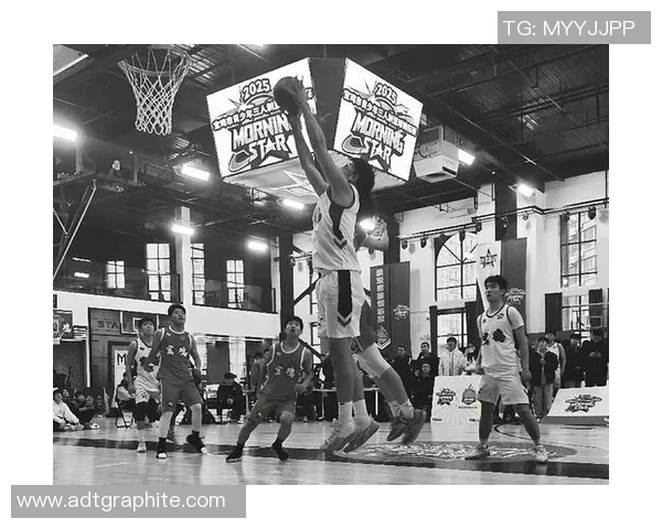 两米多高的篮球明星如何在赛场上展现超凡技艺与个人魅力